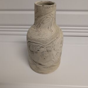 H&M Swirled Beige Vase